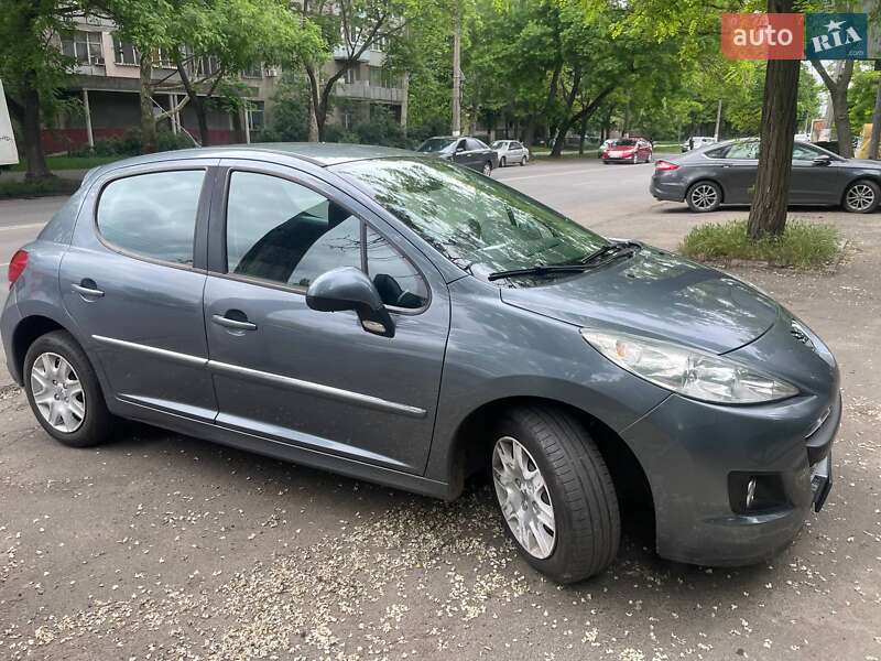 Хэтчбек Peugeot 207 2011 в 
