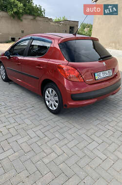 Хэтчбек Peugeot 207 2006 в 