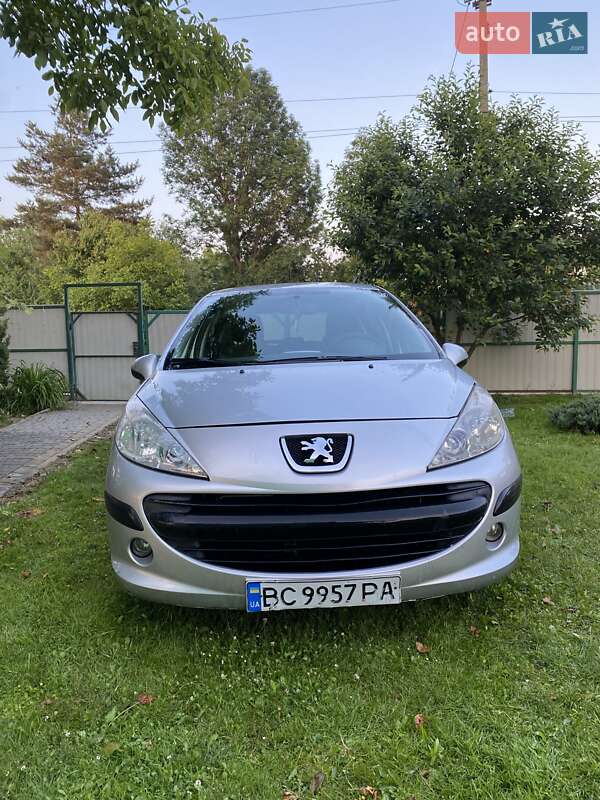 Хэтчбек Peugeot 207 2007 в 