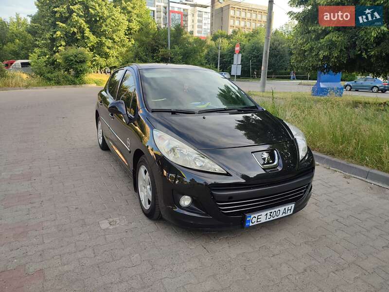 Хетчбек Peugeot 207 2011 в Чернівцях