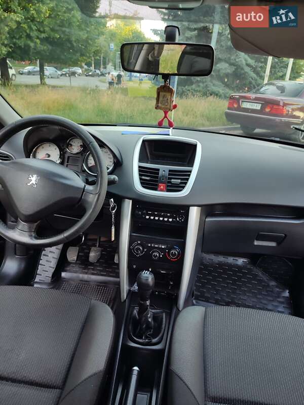 Хетчбек Peugeot 207 2011 в Чернівцях