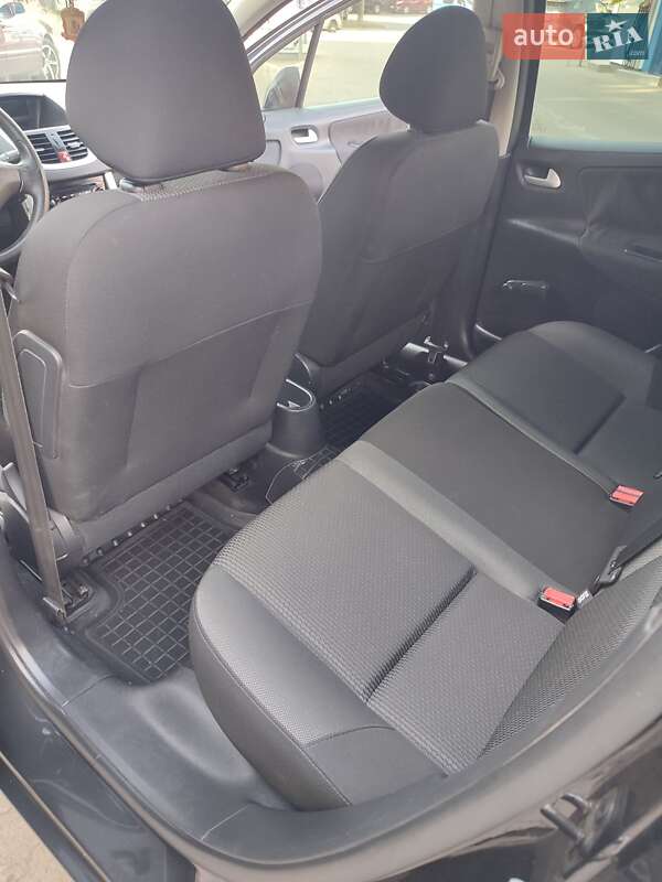 Хетчбек Peugeot 207 2011 в Чернівцях