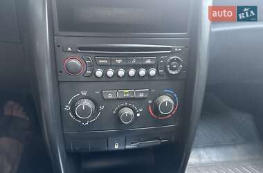 Хетчбек Peugeot 207 2010 в 