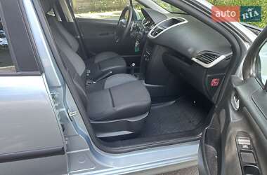 Хетчбек Peugeot 207 2010 в 