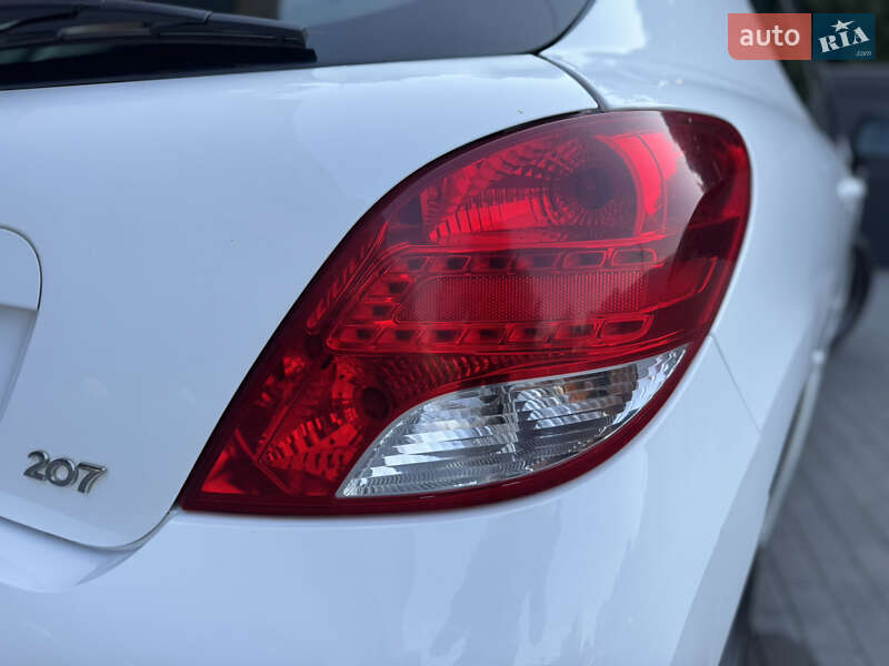 Хетчбек Peugeot 207 2011 в Києві