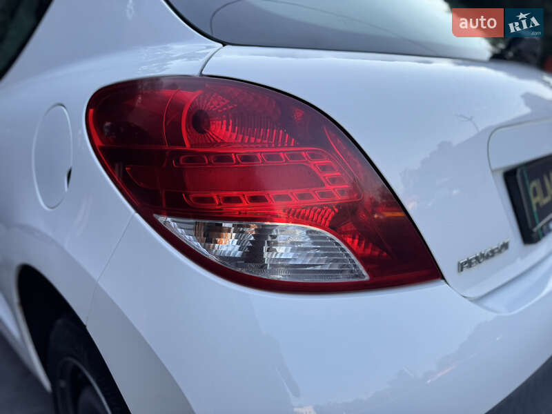 Хетчбек Peugeot 207 2011 в Києві