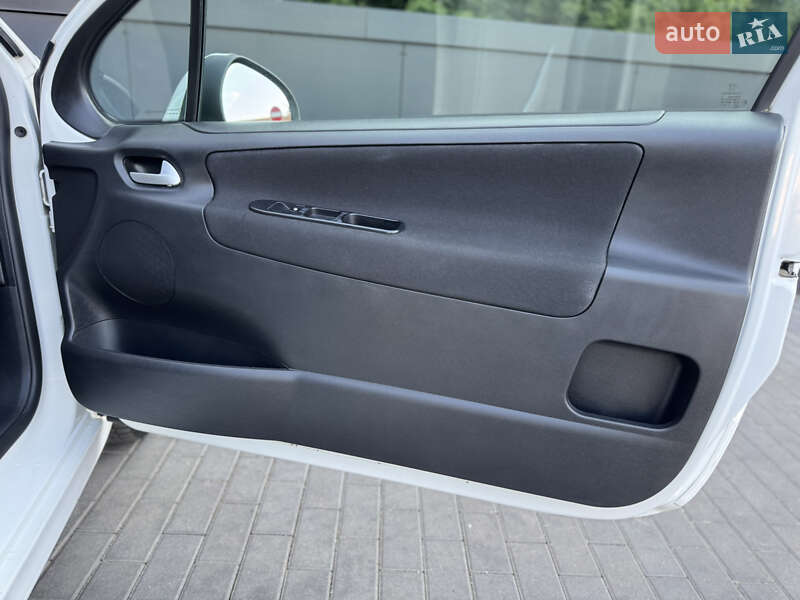 Хетчбек Peugeot 207 2011 в Києві