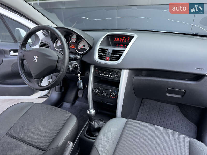 Хетчбек Peugeot 207 2011 в Києві