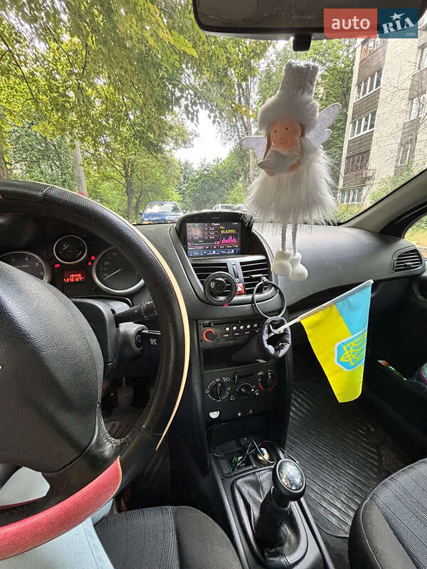 Хэтчбек Peugeot 207 2008 в Днепре