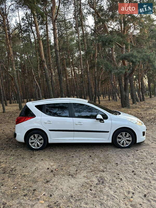 Универсал Peugeot 207 2010 в Николаеве