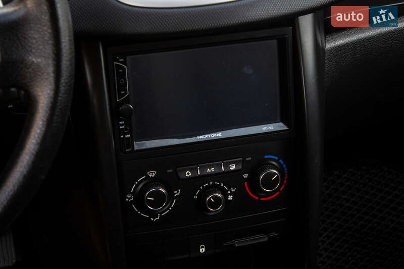 Хэтчбек Peugeot 207 2010 в Львове