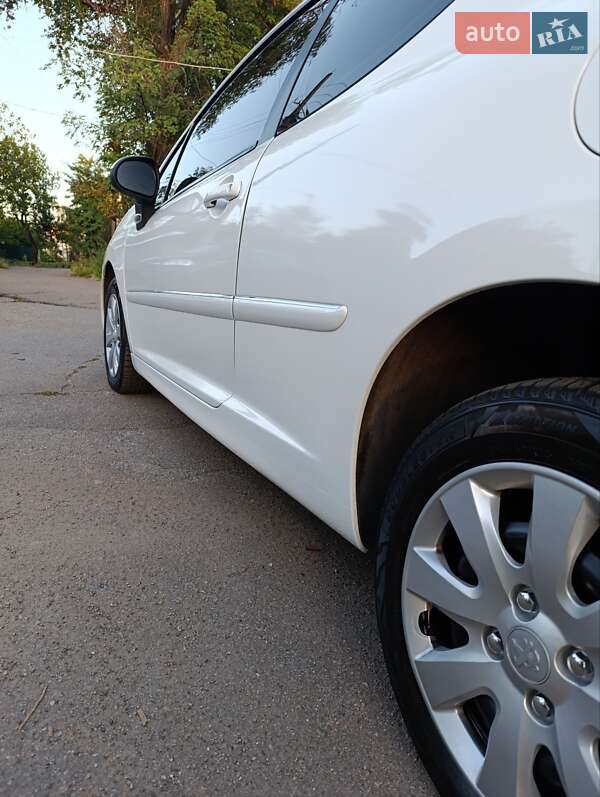 Хэтчбек Peugeot 207 2011 в Кривом Роге фото 3 Хэтчбек Peugeot 207 2011 в Кривом Роге