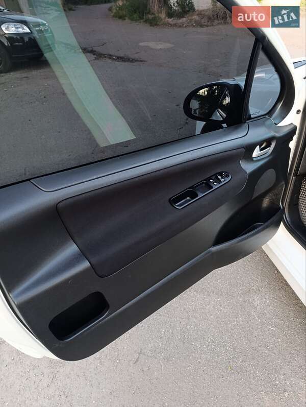 Хэтчбек Peugeot 207 2011 в Кривом Роге фото 16 Хэтчбек Peugeot 207 2011 в Кривом Роге