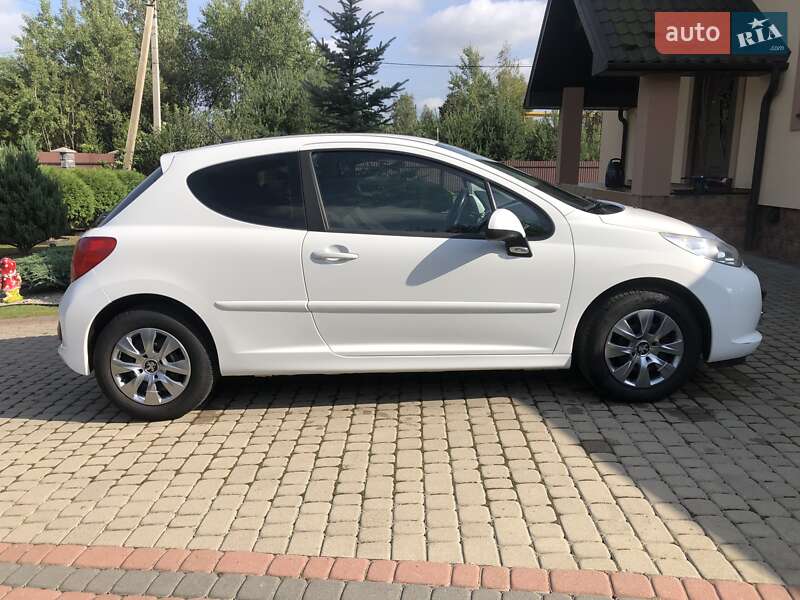Хетчбек Peugeot 207 2007 в Стрию