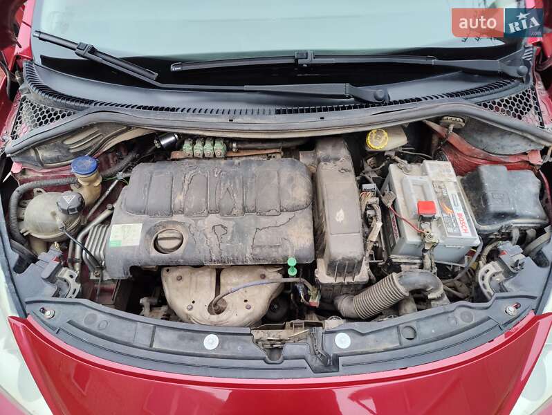 Хэтчбек Peugeot 207 2010 в Луцке