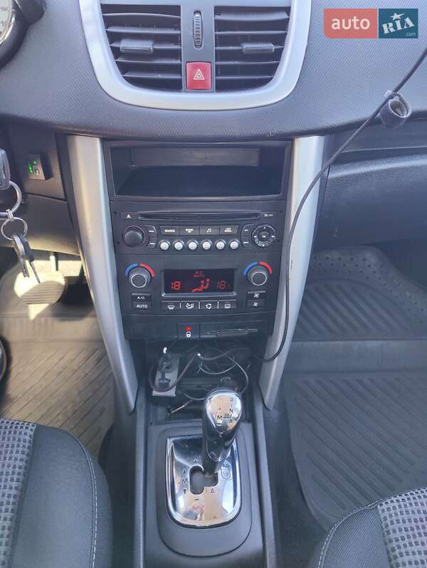 Хэтчбек Peugeot 207 2010 в Луцке