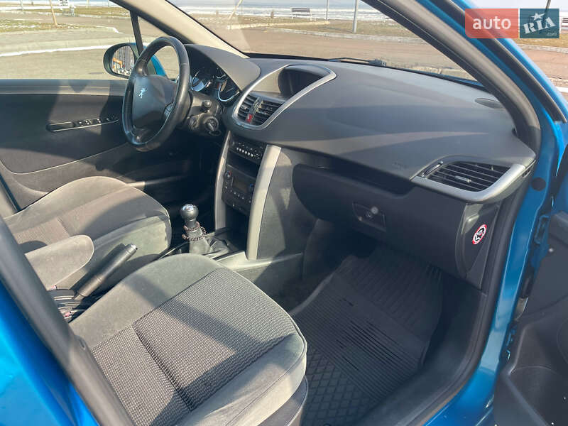Хетчбек Peugeot 207 2006 в Черкасах