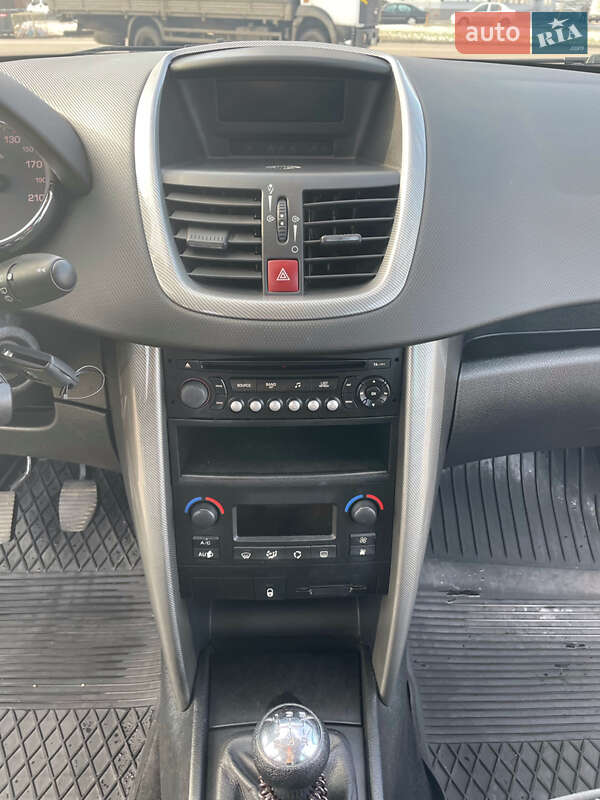 Хетчбек Peugeot 207 2006 в Черкасах