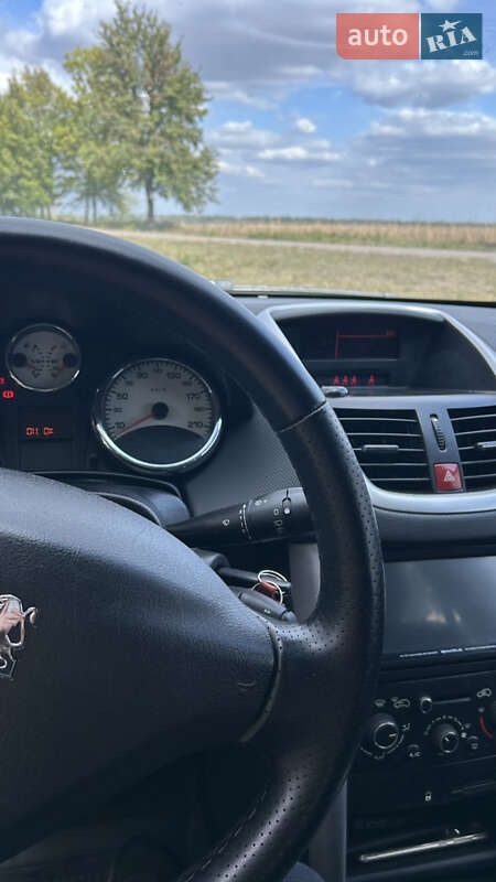 Хетчбек Peugeot 207 2011 в Новоархангельську