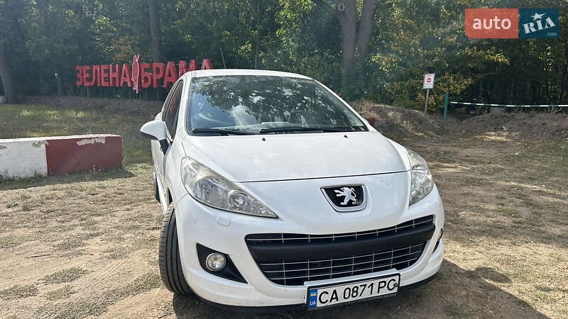 Хетчбек Peugeot 207 2011 в Новоархангельську