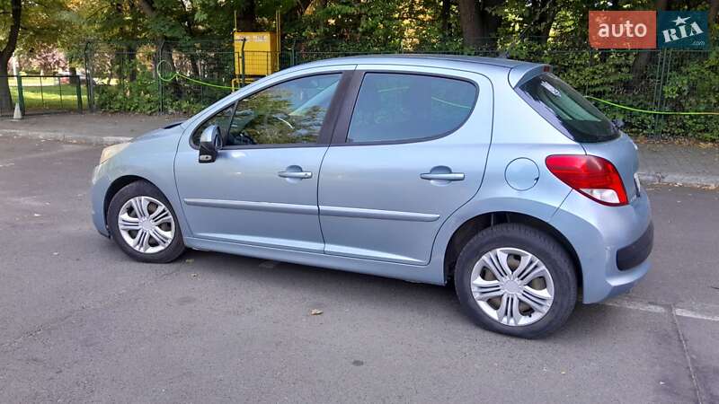 Хэтчбек Peugeot 207 2011 в Львове