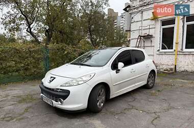 Хэтчбек Peugeot 207 2011 в 