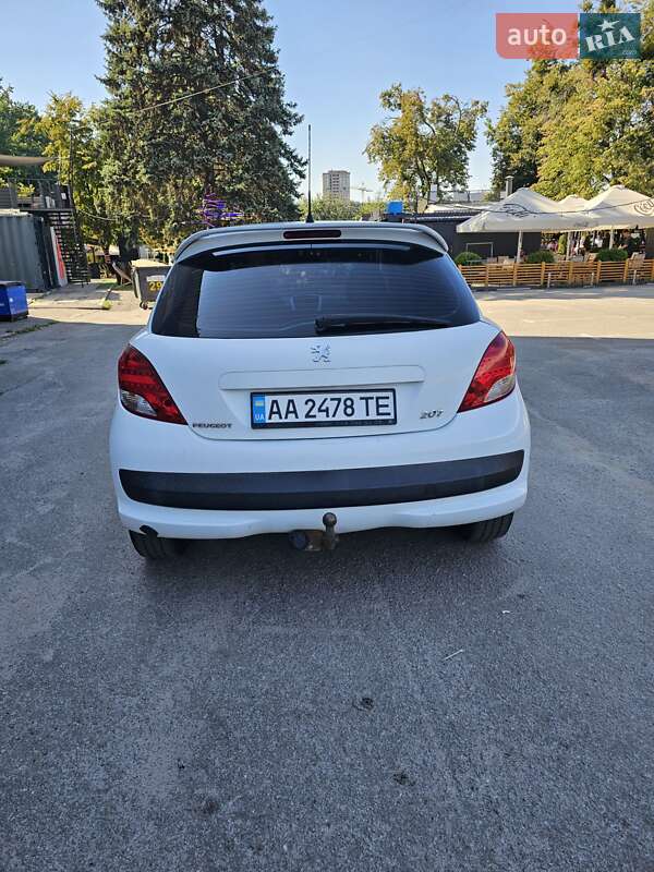 Хэтчбек Peugeot 207 2011 в Киеве