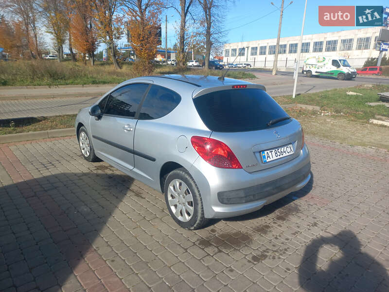 Хэтчбек Peugeot 207 2009 в Ивано-Франковске