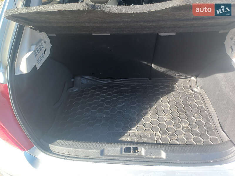 Хэтчбек Peugeot 207 2009 в Ивано-Франковске