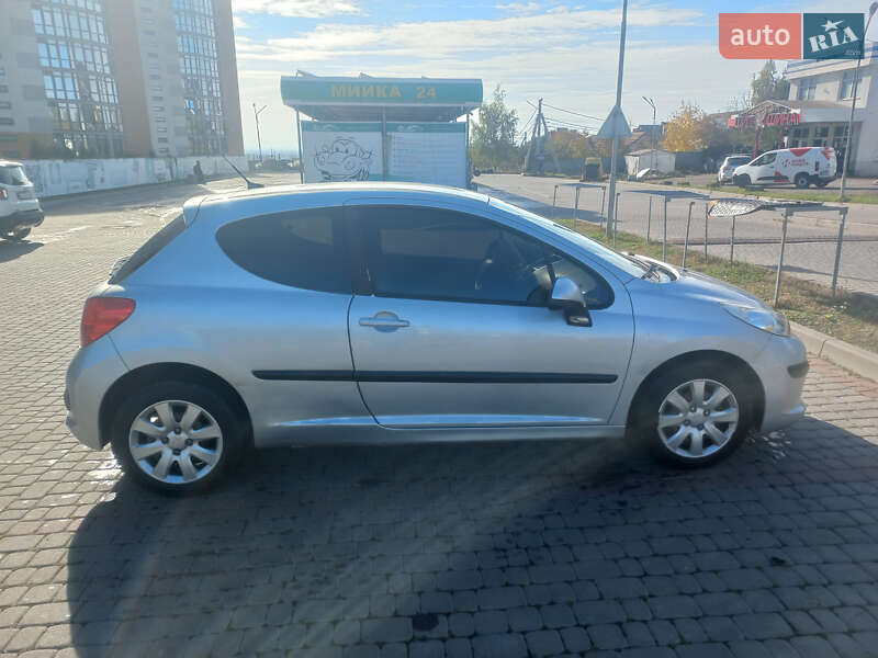 Хэтчбек Peugeot 207 2009 в Ивано-Франковске