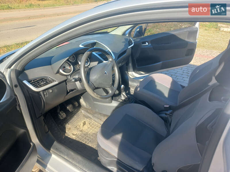 Хэтчбек Peugeot 207 2009 в Ивано-Франковске