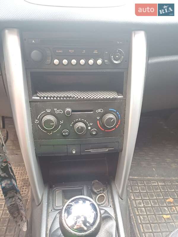 Хетчбек Peugeot 207 2011 в Києві