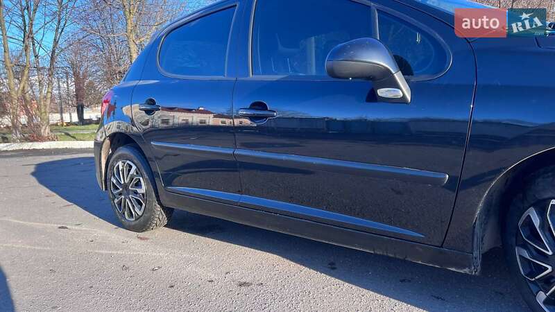 Хетчбек Peugeot 207 2009 в Волочиську