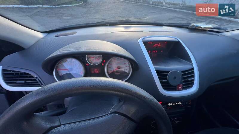 Хетчбек Peugeot 207 2009 в Волочиську