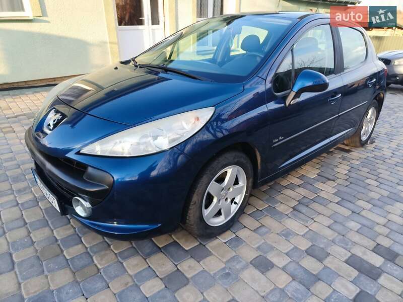 Хэтчбек Peugeot 207 2008 в Самборе