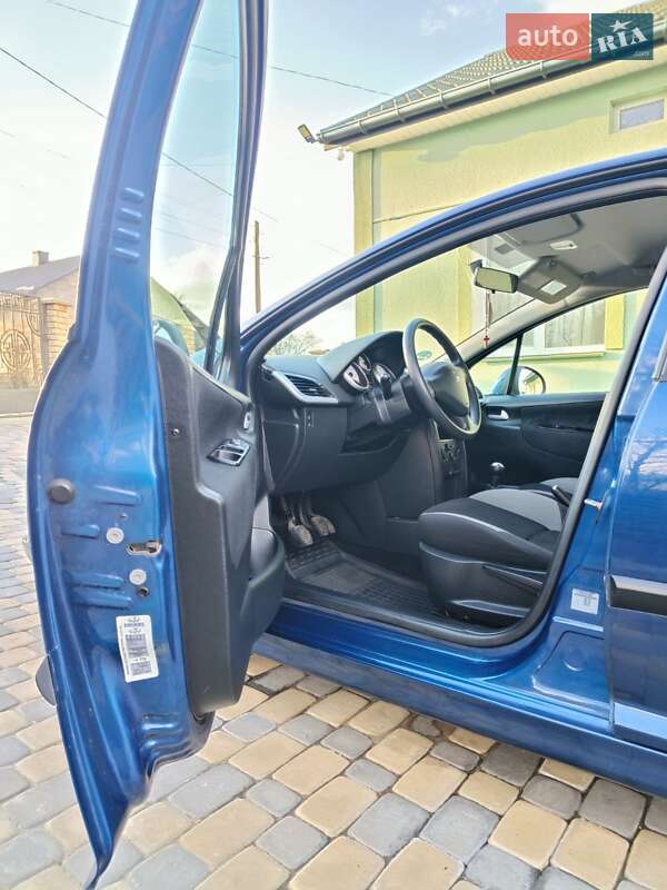 Хэтчбек Peugeot 207 2008 в Самборе