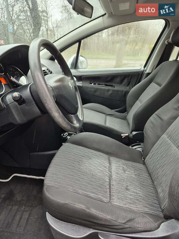 Універсал Peugeot 207 2011 в Львові