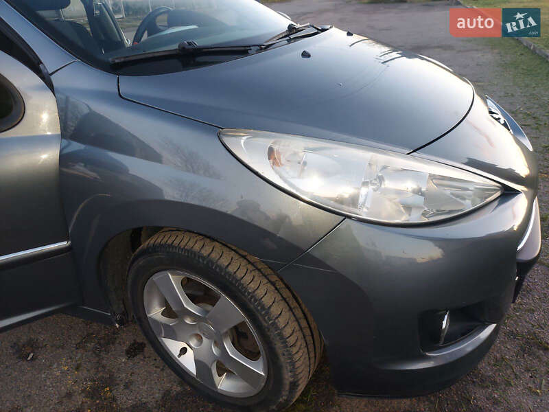 Хэтчбек Peugeot 207 2010 в Ходорове