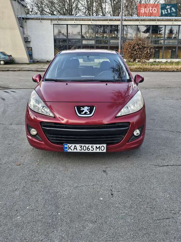 Хэтчбек Peugeot 207 2010 в Киеве