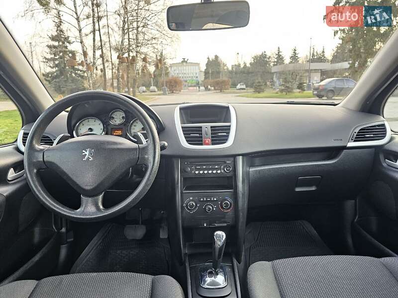 Хэтчбек Peugeot 207 2010 в Киеве