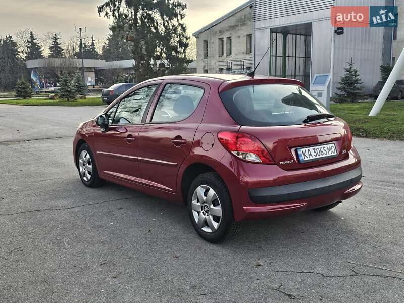 Хэтчбек Peugeot 207 2010 в Киеве фото 7 Хэтчбек Peugeot 207 2010 в Киеве