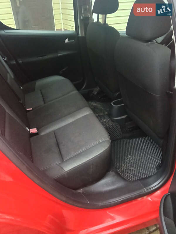 Хэтчбек Peugeot 207 2011 в Брусилове