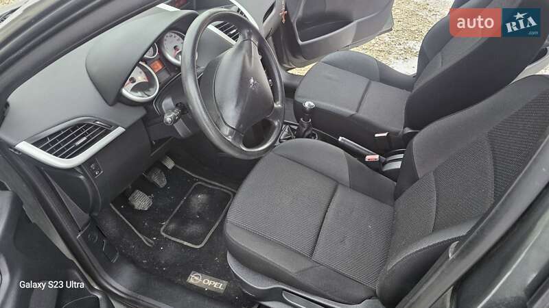 Хэтчбек Peugeot 207 2010 в Стрые