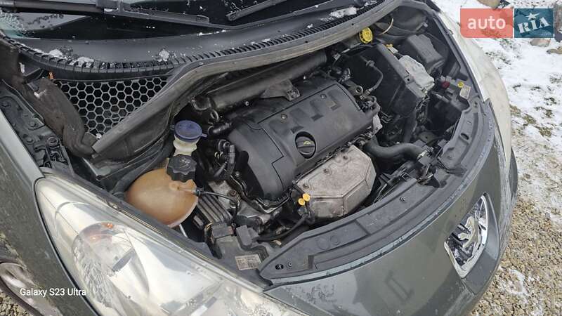 Хэтчбек Peugeot 207 2010 в Стрые