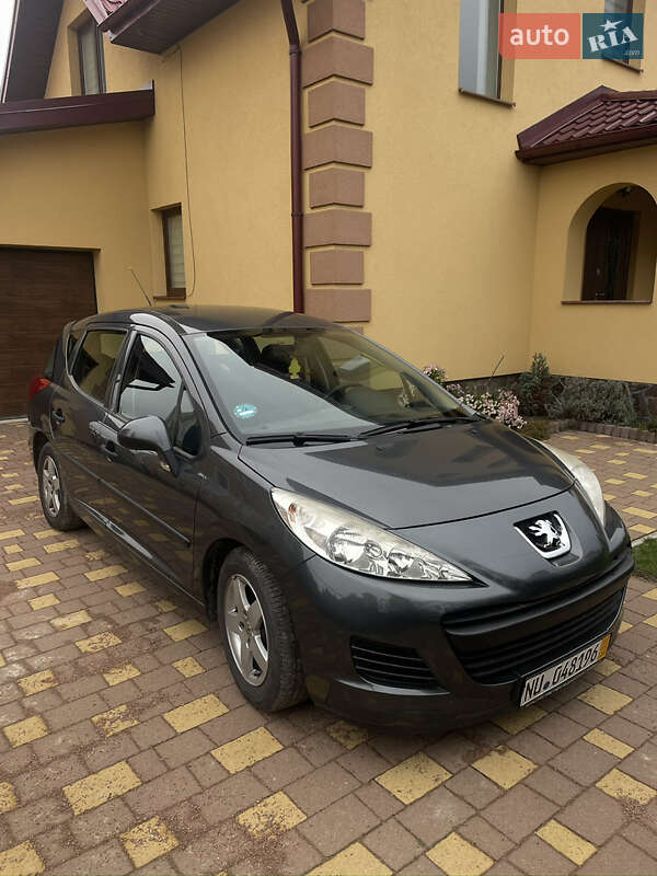 Хэтчбек Peugeot 207 2011 в Львове