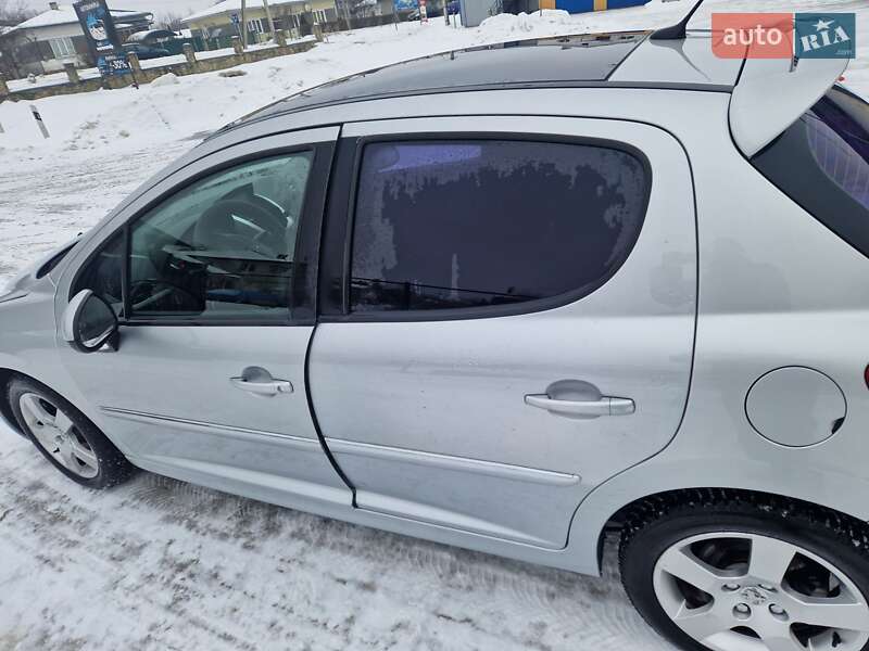 Хэтчбек Peugeot 207 2011 в Долине