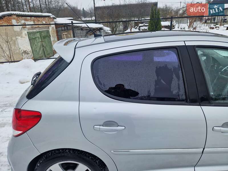 Хэтчбек Peugeot 207 2011 в Долине