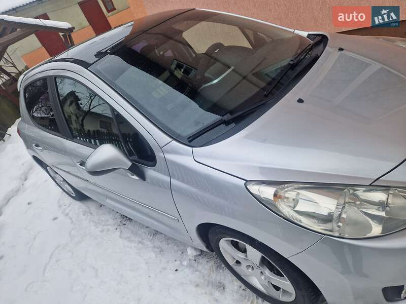 Хэтчбек Peugeot 207 2011 в Долине