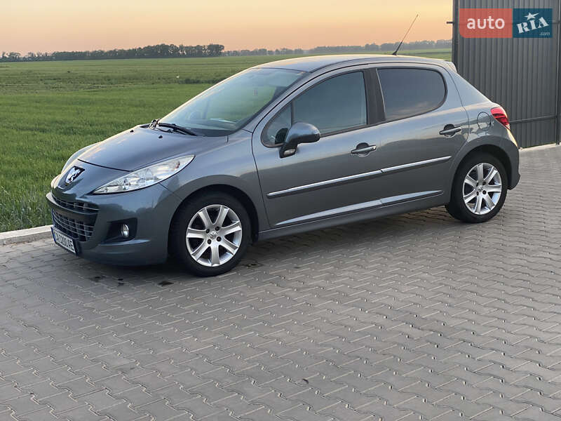 Хэтчбек Peugeot 207 2011 в Умани