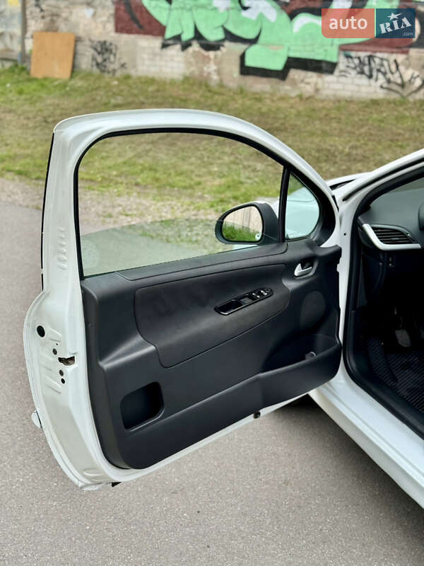 Хэтчбек Peugeot 207 2011 в Чугуеве